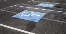 Stire din Eveniment : Cuplu agresat într-o parcare, după ce au atenționat un șofer că a parcat pe un loc pentru persoane cu handicap