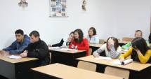 Stire din Cultură-Educație : Elevii și preșcolarii se întorc de astăzi la cursuri