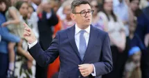 Stire din Actualitate : Noul premier britanic reduce cu 20% impozitul pe profit al puburilor, discotecilor şi sălilor de concert