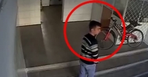 Stire din Eveniment : FOTO-VIDEO. HOȚ DE BICICLETE, SURPRINS DE CAMERELE DE FILMAT, DAT ÎN URMĂRIRE