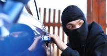 Stire din Eveniment : Hoț din Constanța, prins în timp ce fura bani și telefoane