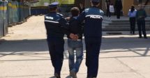 Stire din Eveniment : Au furat cheile unui coleg de clasă și i-au golit locuința de bani! Mama victimei, alertă la Poliție