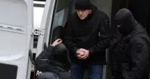 Stire din Eveniment : Înalta Curte decide dacă Horațiu Potra, fiul și nepotul său rămân în arest