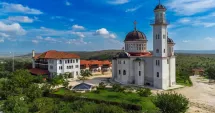 Stire din Cultură-Educație : Hramul Mănăstirii „Sfântul Ioan Casian”, sărbătoare de excepție în Cheile Dobrogei