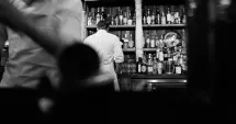 Stire din Eveniment : Doi agenți de la Crimă Organizată, surprinși în ipostaze intime într-un club
