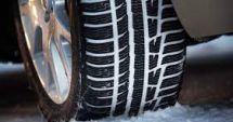 Stire din Actualitate : Episod de iarnă severă în România. Ce trebuie să scrie pe cauciucurile mașinii pentru a nu fi amendat când circuli pe drumuri înzăpezite