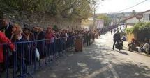 Stire din Social : Record de pelerini la Sfânta Parascheva. Peste 40.000 de pelerini au trecut pe lângă raclă doar în prima zi de pelerinaj