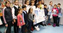 Stire din Cultură-Educație : Cine sunt câștigătorii Concursului de desene  de Crăciun, de la Carrefour