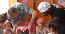 Stire din Cultură-Educație : Iată de ce au venit americanii la Grădinița "Steluțele Mării"