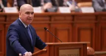 Stire din Politică-Administrație : Premierul Bolojan, în Parlament: „Moțiunea este mincinoasă, este cinică și artificială”