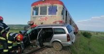 Stire din Eveniment : Un bărbat a murit după ce autoturismul pe care îl conducea a fost lovit de tren