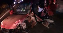 Stire din Eveniment : Şoferul unui autoturism, rănit grav în urma coliziunii cu un autocar în care erau 21 de persoane