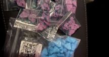 Stire din Eveniment : Tânără arestată preventiv după ce a fost prinsă cu 100 de pastile de ecstasy
