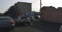 Atenție, șoferi! Se schimbă traficul la semaforul de la intersecția străzilor Poporului cu I.L. Caragiale