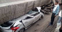 Stire din Eveniment : ACCIDENT CATASTROFAL. POD PRĂBUȘIT PESTE MAȘINI!