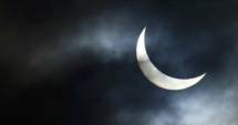 Eclipsa de Soare de azi, observată cel mai bine din emisfera nordică