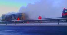 Stire din Actualitate : Incendiu pe autostradă! 20 de mașini distruse!