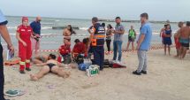 Stire din Eveniment : IMAGINI SFÂȘIETOARE! Bărbatul scos din marea agitată, DECLARAT DECEDAT