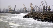 Stire din Economie : Portul Constanţa, închis din cauza vântului puternic. 36 de nave aşteaptă să fie încărcate