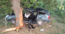 Stire din Eveniment : CUMPLIT ACCIDENT RUTIER. O fetiță, tatăl și unchiul - MORȚI! Alte două victime, grav rănite