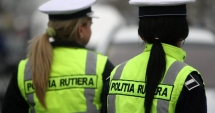 Stire din Eveniment : O polițistă i-a luat permisul unui șofer și, cu actul în mână, l-a amendat că nu-l are