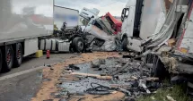Stire din Actualitate : Șofer român de TIR a murit într-un accident teribil pe autostradă