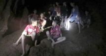 Cei patru copii salvați din peștera inundată, în stare bună. Azi se reia salvarea celorlați