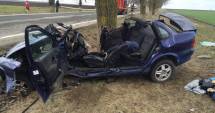 Stire din Eveniment : IMAGINI ȘOCANTE! Accident rutier GRAV spre Negru Vodă / S-A IZBIT CU MAȘINA ÎN COPAC! UPDATE