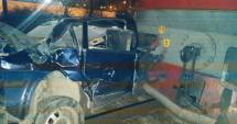 Stire din Eveniment : UPDATE. Autoturism LOVIT DE TREN în zona Pod Butelii / GALERIE FOTO