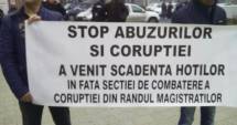 Stire din Eveniment : Galerie foto și video. "100 kg de aur, înlocuite cu tinichele!" Protest de amploare la Constanța / UPDATE
