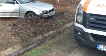 Stire din Eveniment : Galerie foto / Accident la ieșire din Constanța. Un șofer a ieșit în decor cu BMW-ul