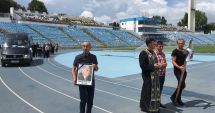Stire din Sport : GALERIE FOTO. Dumitru Mihăilescu, condus pe ultimul drum. Cortegiul funerar s-a oprit și la Stadionul Farul