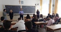 Stire din Eveniment : Poliţişti din Constanţa, faţă în faţă cu elevii! Consumul de droguri şi bullyingul, două probleme actuale