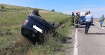 Stire din Eveniment : Accident rutier în judeţul Constanţa! Două victime, o maşină răsturnată