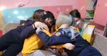 Stire din Eveniment : "De Crăciun, fii mai bun"! Poliţiştii din Ovidiu au adus zâmbete pe buzele unor copii greu încercaţi de soartă