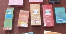 Stire din Eveniment : Poliţiştilor nu le-a mirosit a bine! Parfumuri contrafăcute, vândute la Constanţa! Marfa a fost confiscată