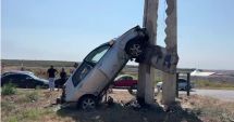 Stire din Eveniment : VIDEO. Grav accident în jud. Constanţa! Într-una dintre maşinile implicate se aflau doi copii, dintre care un bebeluş!
