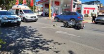 Stire din Eveniment : Foto-Video / Motociclist accidentat grav, la Constanţa! O maşină cu numere de Anglia nu i-a acordat prioritate