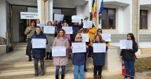Stire din Social : Continuă PROTESTELE, LA CONSTANŢA! Angajaţii Direcției Județene de Statistică îşi strigă nemulţumirile, în stradă