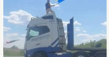 Stire din Eveniment : Cei doi șoferi de TIR care au blocat Autostrada A1 riscă închisoarea de la 3 luni la 2 ani