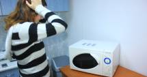Stire din Social : Penele de curent "ard" electrocasnicele. Cine plătește paguba?