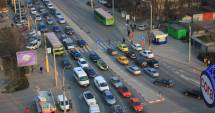 Stire din Eveniment : Intersecția de la Cora, ambuteiaje și tamponări. Cum vrea Poliția Rutieră să deblocheze zona