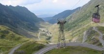 Stire din Eveniment : ACCIDENT LA BÂLEA LAC. Telecabina a intrat cu viteză în stație și s-a lovit de peron. Mai multe persoane au fost rănite