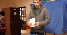 Stire din Politică-Administrație : Românii chiar vor schimbarea! Prezența la vot, ora 16,00