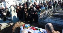 Stire din Cultură-Educație : Galerie FOTO. Pictorul Ionel Mătăsăreanu, condus pe ultimul drum