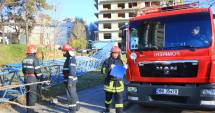 Stire din Eveniment : VIDEO. MACARA PRĂBUȘITĂ PE STRADA TRAIAN DIN CONSTANȚA. MAȘINI AVARIATE ȘI O VICTIMĂ!