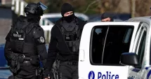 Stire din Actualitate : Scene de groază. Adolescent de 15 ani, stropit cu benzină și incendiat de un grup de minori