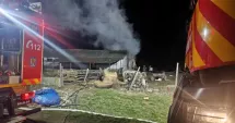 Stire din Eveniment : Un bărbat și-a incendiat iubita, apoi a fugit pe un cal. Femeia e în stare gravă