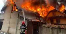 Stire din Eveniment : Tragedii în noaptea de Paște. Lumânările nesupravegheate au provocat incendii mortale