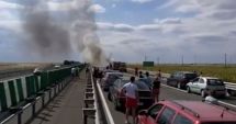 Stire din Eveniment : Circulație îngreunată pe Autostrada Soarelui, după ce o mașină a luat foc